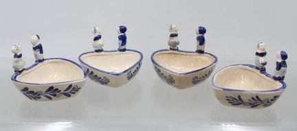 4 bols en céramique vintage dans le style classiqu