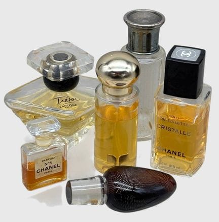 6 assorted perfume bottles, 2 Chanel, 1 Tresor—som