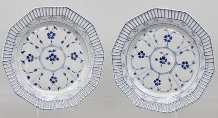 2 x Porzellan Teller mit durchbrochenem Rand , 
vo