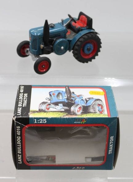 Modèle réduit en tôle, tracteur Lanz Bulldog,  401