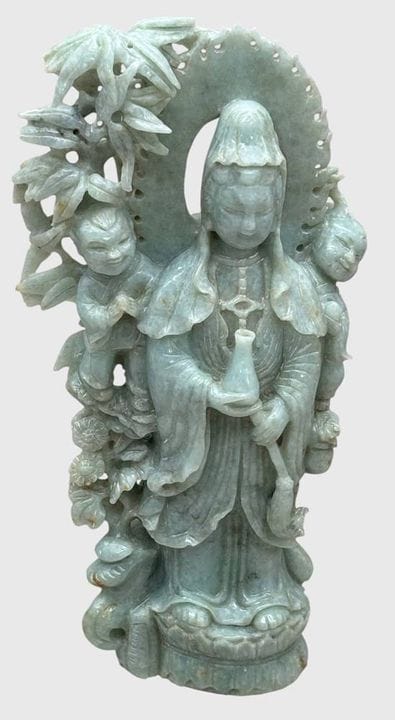 Sculpture en jade chinois représentant la déesse b