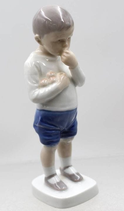 Niño de pie, n.º de modelo 1696, diseño de Ingebor