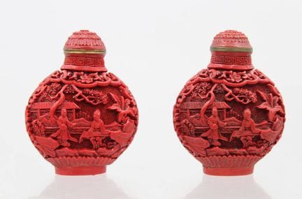 Dos frascos chinos tallados para tabaco de esnifar