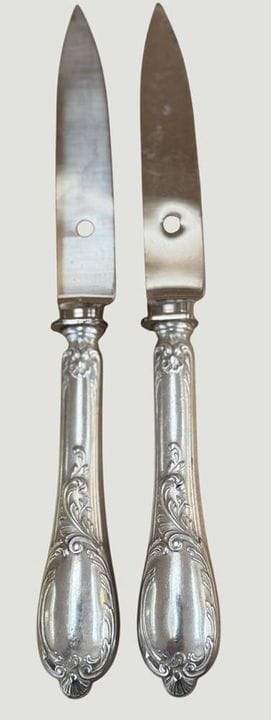 2 cuchillos de estilo Art Nouveau con mangos plate