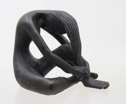 Escultura decorativa y abstracta de un desnudo fem