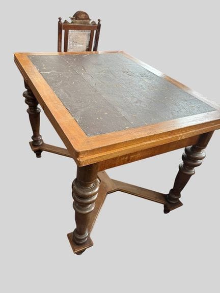 Mesa extensible grande con patas torneadas, hacia 