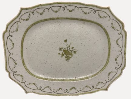Plato con decoración floral verde, ¿quizás de Chin