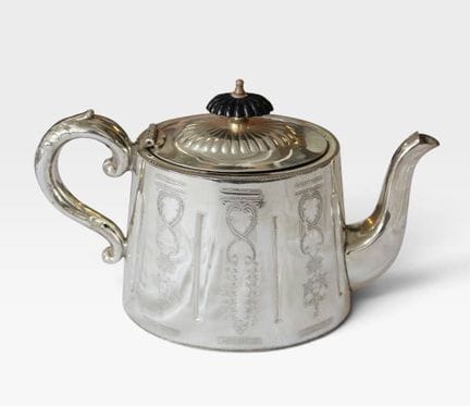 Liquidación de colección, tetera antigua plateada,