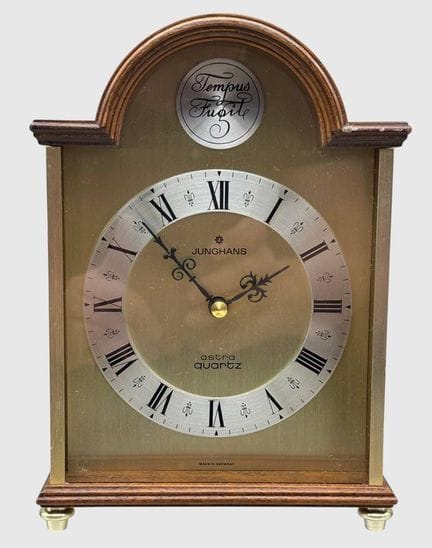 Junghans Quartz Tischuhr, Messing/Holz, Werk läuft