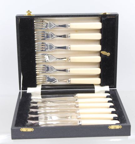 Cubiertos para pescado en estuche, Harrison Fisher