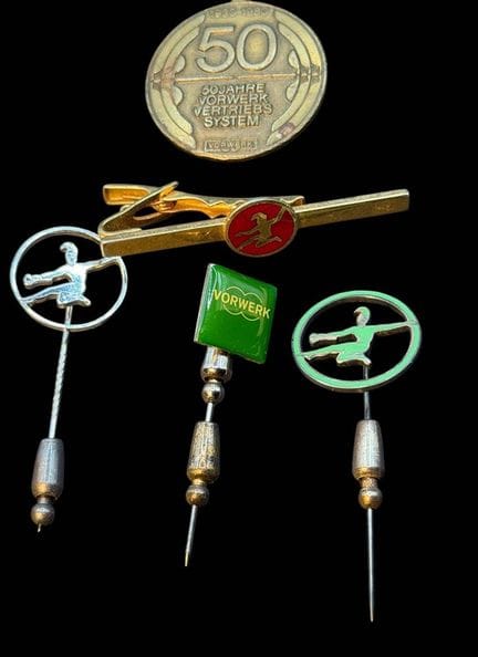 5x Nadeln etc "Vorwerk" und ein Pin "NSU"