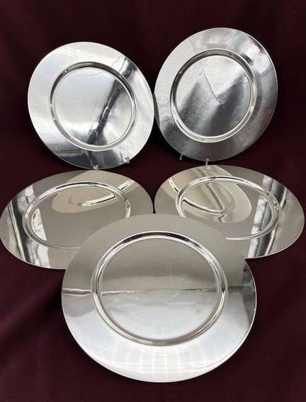 5 platos de presentación, plateados, en buen estad
