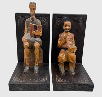 Par de sujetalibros de estilo Art Nouveau tallados