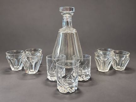 Lot de verrerie comprenant :
- Baccarat, Carafe à 