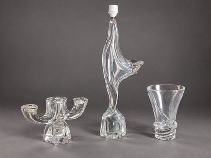 Lot comprenant :
- DAUM France, vase en verre pres
