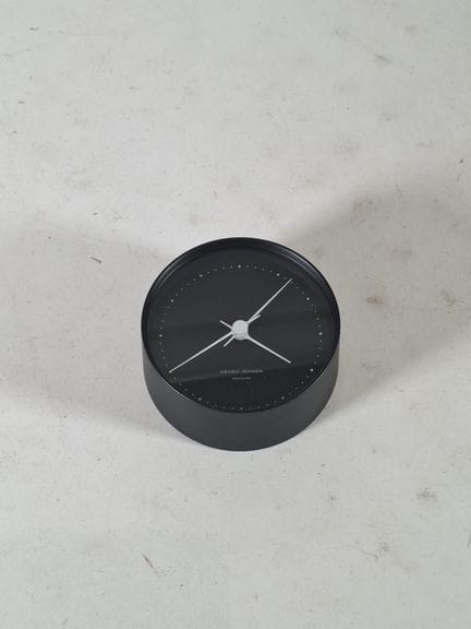 Georg JENSEN
Petite horloge murale en métal noir
D