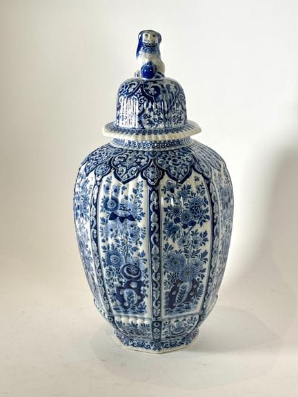 Boch Frères Kéramis
Potiche en faience à panse côt