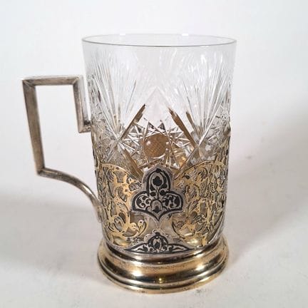 Support de tasse en argent 2nd titre 800 ‰ à décor