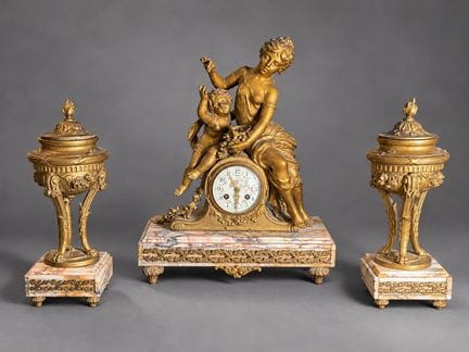 Garniture de cheminée en régule patiné doré et mar
