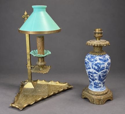 Lot comprenant :
- Lampe de bureau réglable en bro