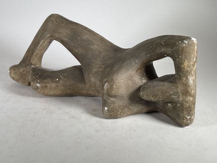 École du Xxè siècle
Femme allongée
Plâtre patiné
6