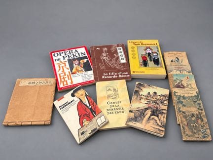 Lot comprenant :
- 	Lot de cinq petits livres en f