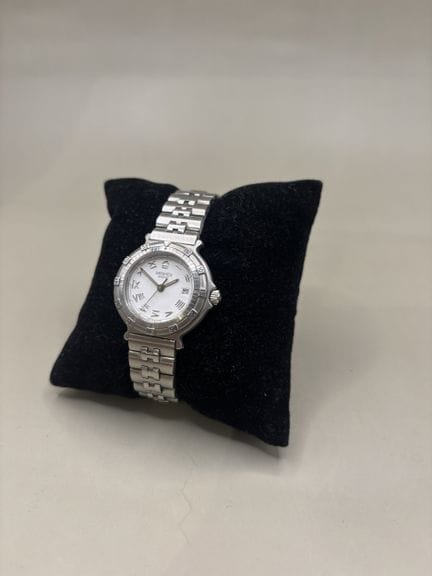 HERMES Paris
Montre de dame en acier modèle Nemo