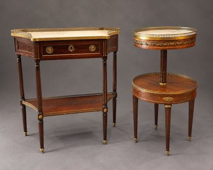 Lot comprenant :
- Console en placage d'acajou ouv