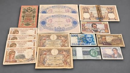 Lot de billets anciens comprenant :
- 1 billet de 
