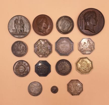 Lot de 11 jetons de banques, maçonnique, et divers