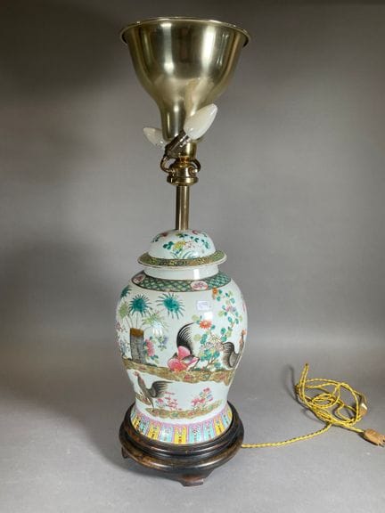 Potiche balustre couverte en porcelaine émaillée p