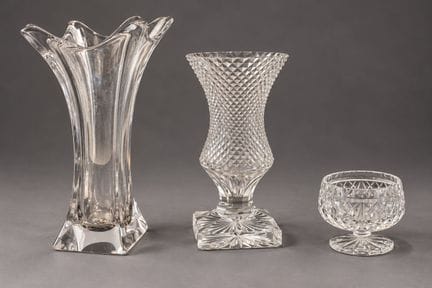 Lot de verrerie comprenant :
- Bayel France, Vase 