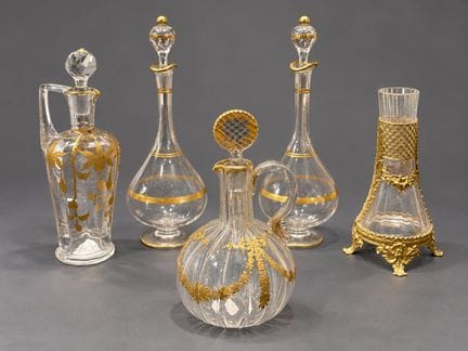 * Lot comprenant :
- Une paire de flacons en verre