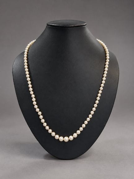 Collier de perles de culture en chute. Fermoir en 