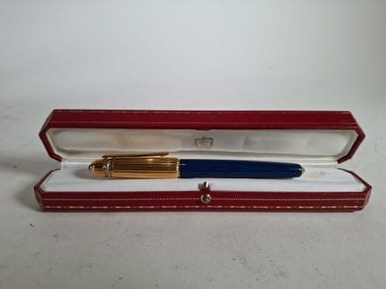 Cartier
Stylo à plume modèle Trinity le corps laqu