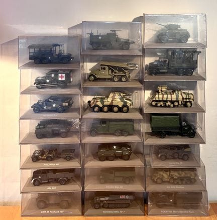 38 véhicules militaires miniatures