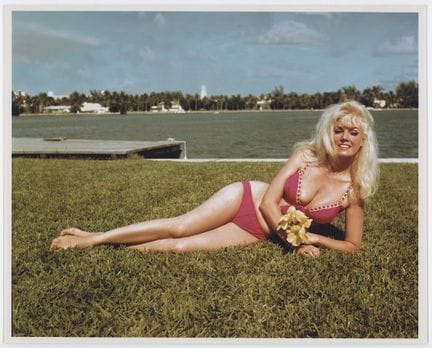 Vintage-Pin-up-Fotografie von BUNNY YEAGER, 10" x 