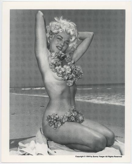 复古版邦妮·耶格（BUNNY YEAGER）性感女郎石版画，尺寸10英寸×8英寸。本拍品的来源可追溯