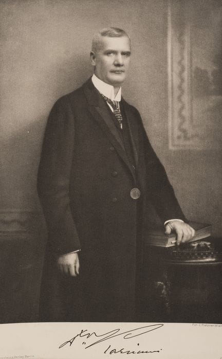 C. PIETZNER (XX secolo), Uomo in giacca e cravatta