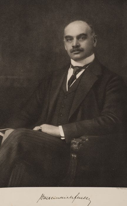 C. PIETZNER (20°), Ritratto di gentiluomo in abito