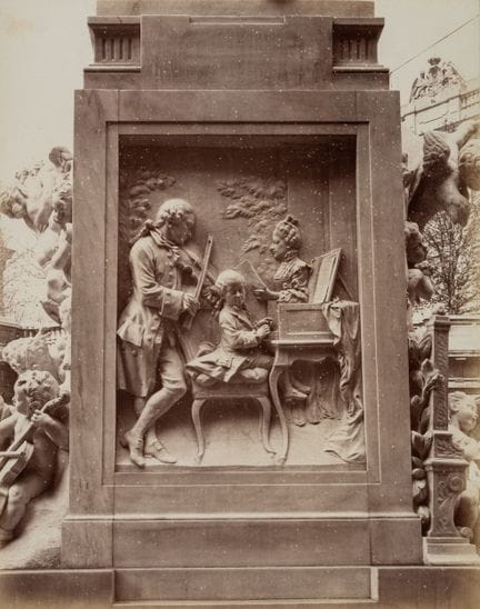 Anonimo (XIX secolo), Rilievo sul monumento a Moza
