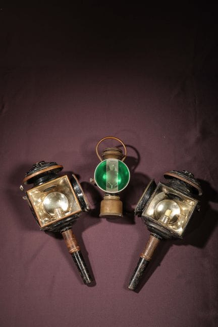 [ARTIFICIALIA]
Grande coppia di lanterne da carroz