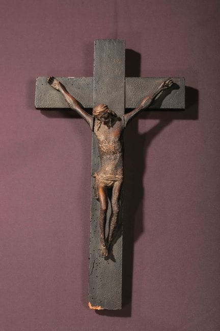 [RELIGIOSO]
Cristo bruciato sulla croce, in legno 