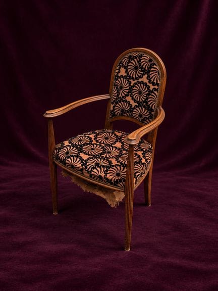 [ARTIFICIALIA]
Poltrona in legno naturale con schi