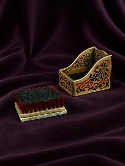 [ARTIFICIALIA]
MIRABILIA
Boulle marquetry pen clea