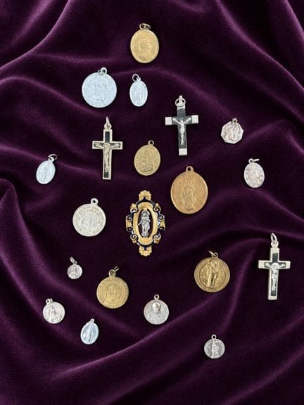 [RELIGIOSO]
Set di medaglie religiose e da pellegr