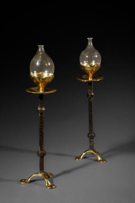 [MIRABILIA]
Par de candelabros de bronce con doble