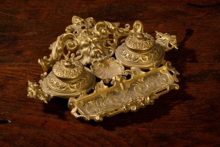 MIRABILIA
Calamaio in bronzo dorato; il contenitor