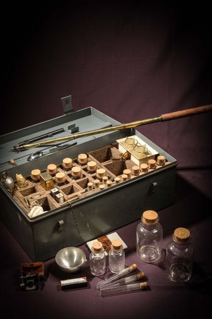 [ARTIFICIALIA]
Medicina 
Valigetta da laboratorio 