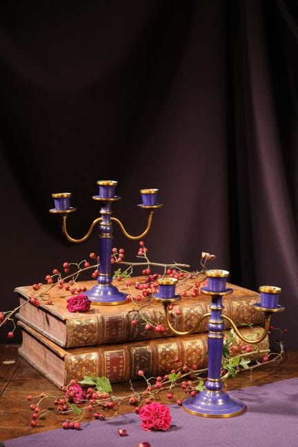 [EXOTICA]
CHINA, siglo XX
Dos candelabros de tres 